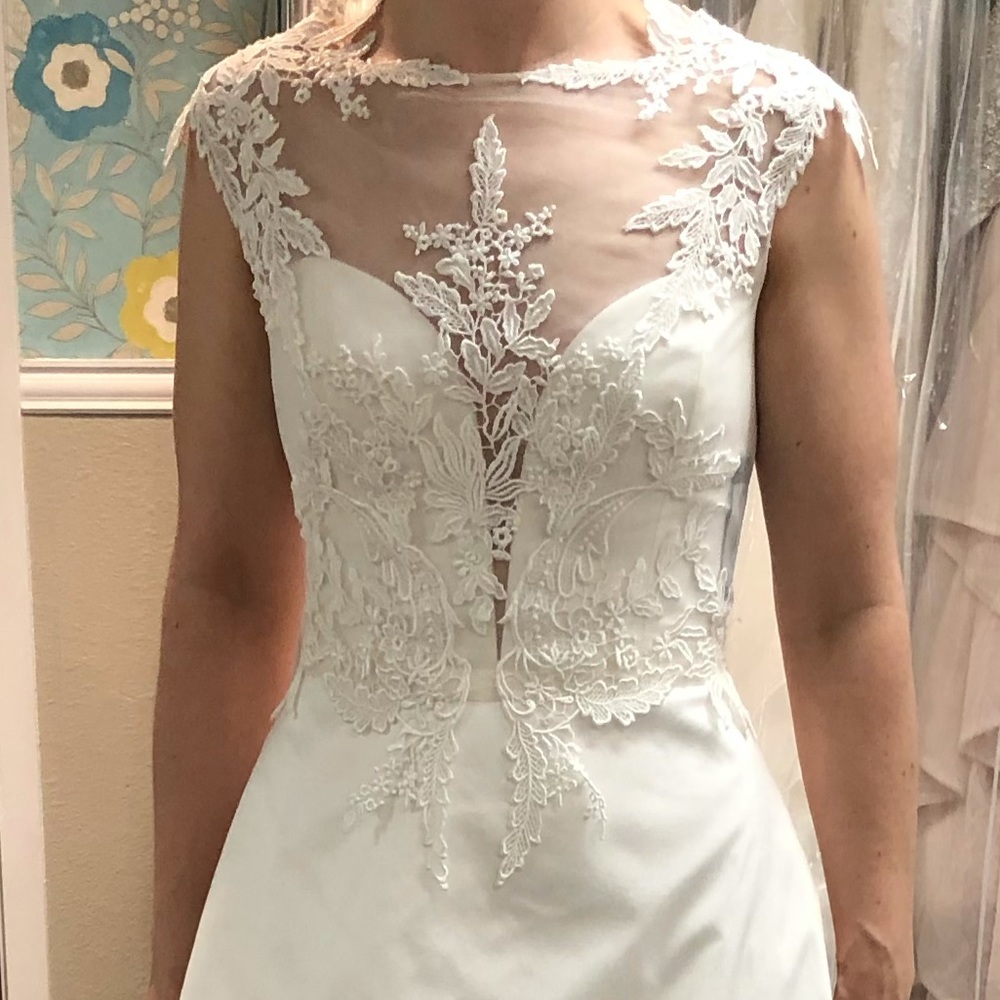 Beautiful Lace Wedding Topper View 3